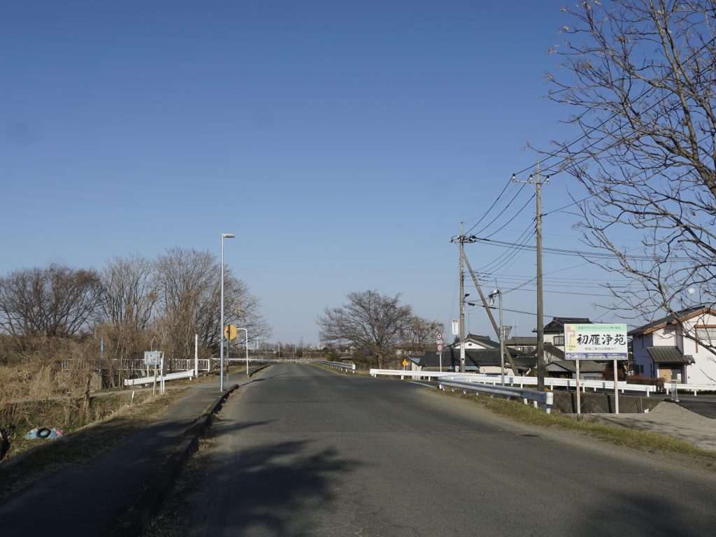 B　次の十字路を左折（ここから砂利道）